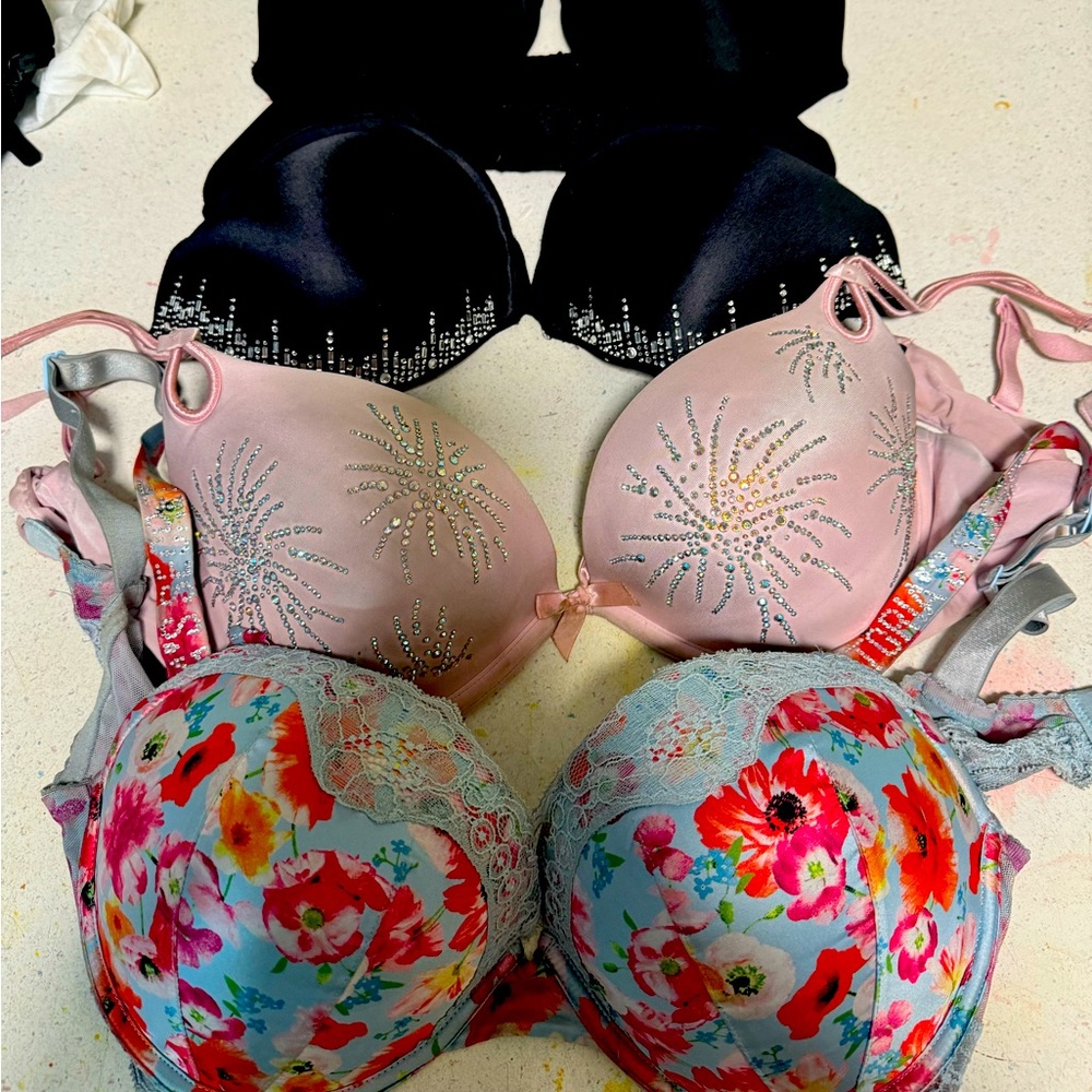 36D lightly worn Victoria’s Secret bras sold individually